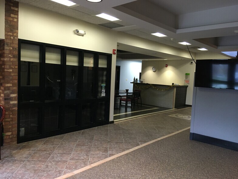 Woodard Industrial Park portefeuille de 3 propriétés à vendre sur LoopNet.ca - Photo intérieure - Image 3 de 14