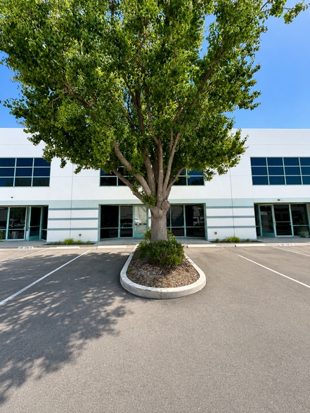 24900 Anza Dr, Valencia, CA for lease - Building Photo - Image 2 of 15