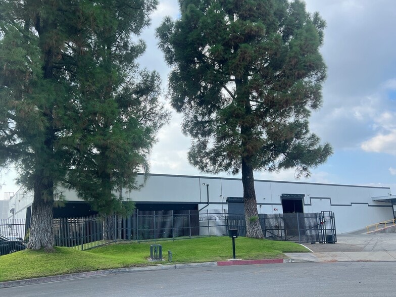 1920 S Augusta Ct, Ontario, CA for lease - Building Photo - Image 3 of 22