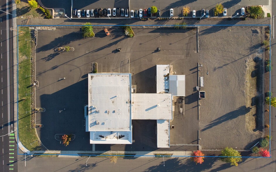 1492 Burlcrest Dr, Medford, OR for sale - Building Photo - Image 3 of 21