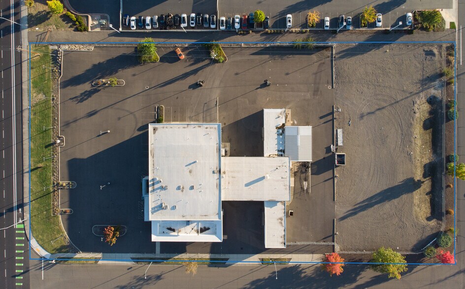 1492 Burlcrest Dr, Medford, OR à vendre - Photo du bâtiment - Image 3 de 21