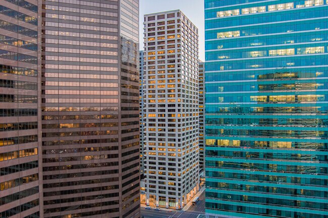 Plus de détails pour 205 5th Ave SW, Calgary, AB - Bureau à louer