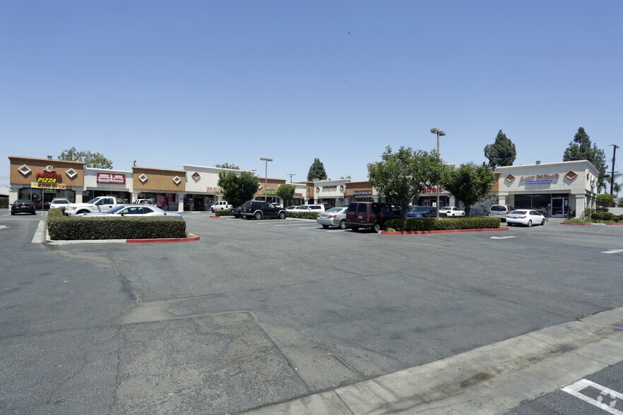 9531-9551 Telegraph Rd, Pico Rivera, CA à louer - Photo du bâtiment - Image 1 de 3