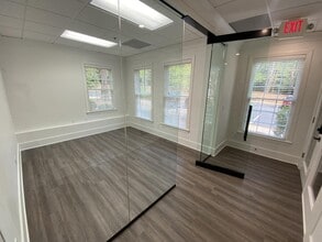 295 W Crossville Rd, Roswell, GA à louer Photo intérieure- Image 2 de 10