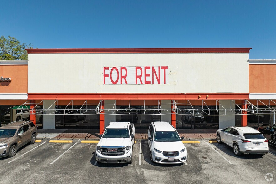 13705-13741 N Dale Mabry Hwy, Tampa, FL à louer - Photo du bâtiment - Image 2 de 12