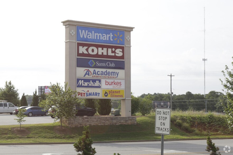 225 Rolling Hills Cir, Easley, SC à louer - Photo du bâtiment - Image 3 de 23