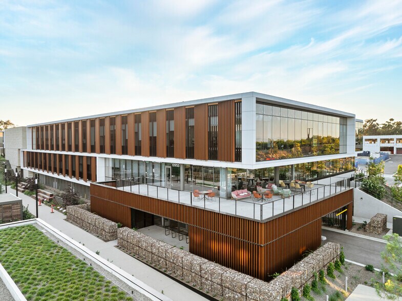 10955 Alexandria Way, La Jolla, CA for lease - Building Photo - Image 2 of 7