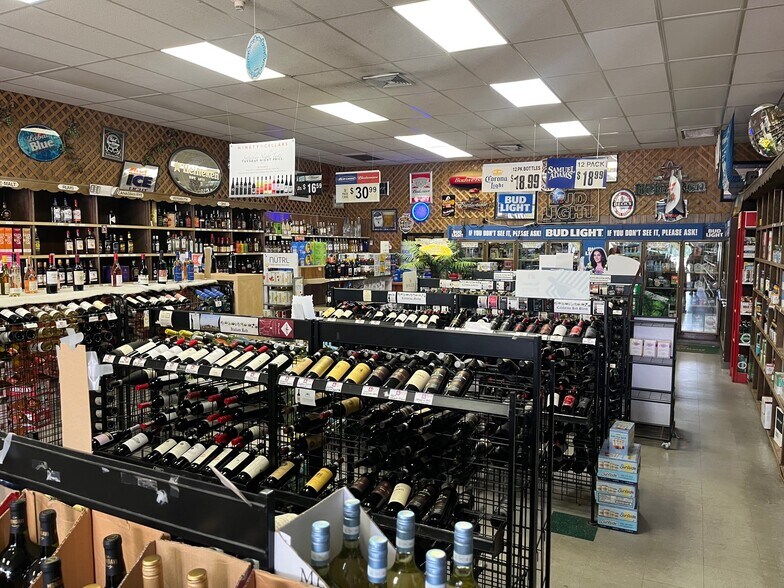 900-910 White Plains Rd, Trumbull, CT à louer - Photo du bâtiment - Image 3 de 15