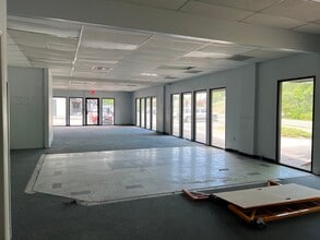 2350-2362 Peters Creek Rd, Roanoke, VA for lease Interior Photo- Image 2 of 2