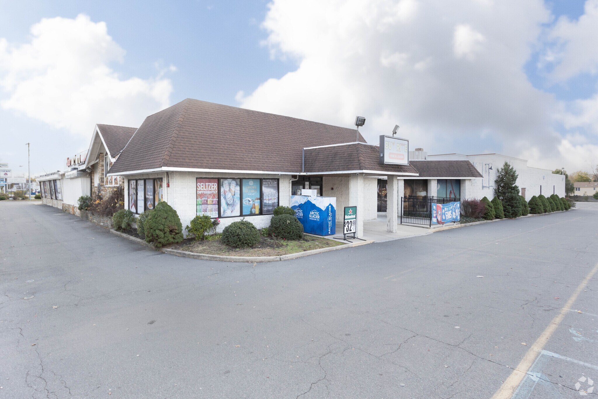 661 State Highway 33, Hamilton, NJ à louer Photo du bâtiment- Image 1 de 4