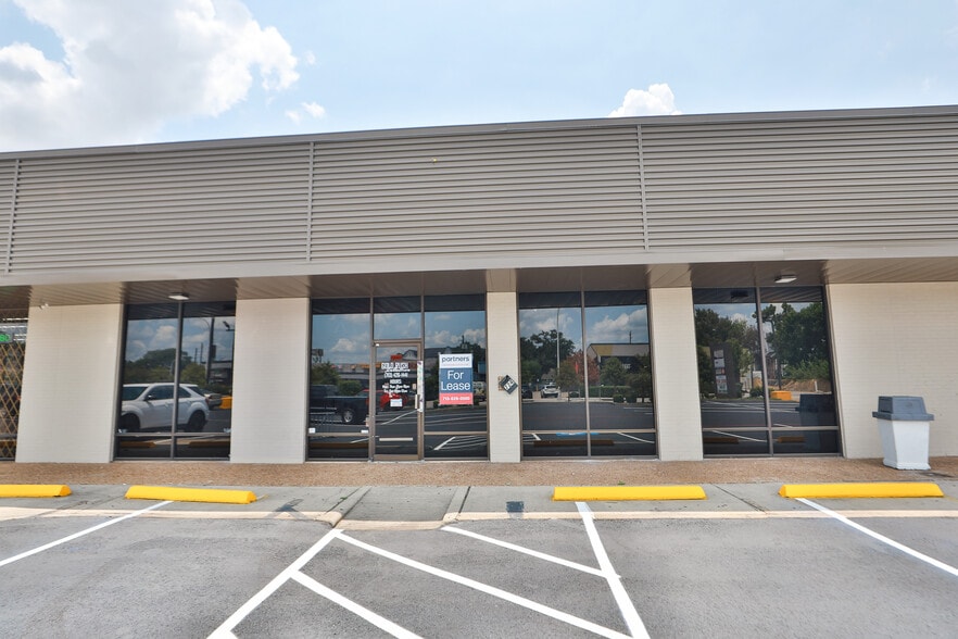 722-728 W 19th St, Houston, TX for lease - Building Photo - Image 2 of 29