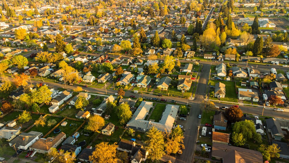 591 W Sherman St, Lebanon, OR à vendre - Photo du bâtiment - Image 3 de 32