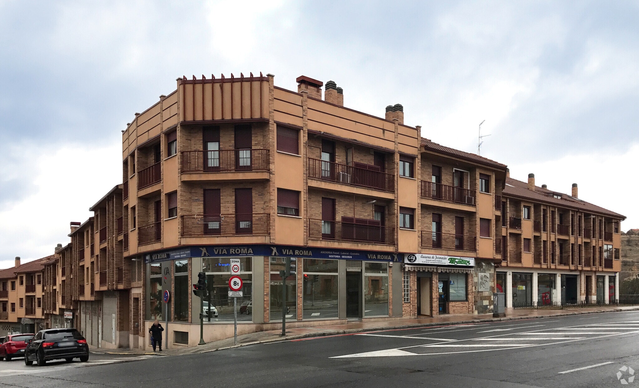 Retail in Segovia, Segovia for lease Primary Photo- Image 1 of 3