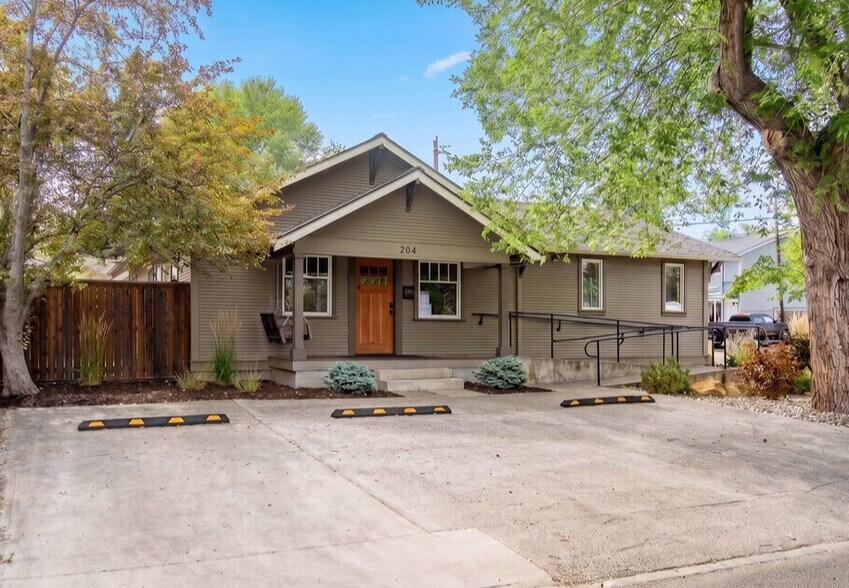 204 NE 4th St, Bend, OR à vendre - Photo du bâtiment - Image 1 de 17