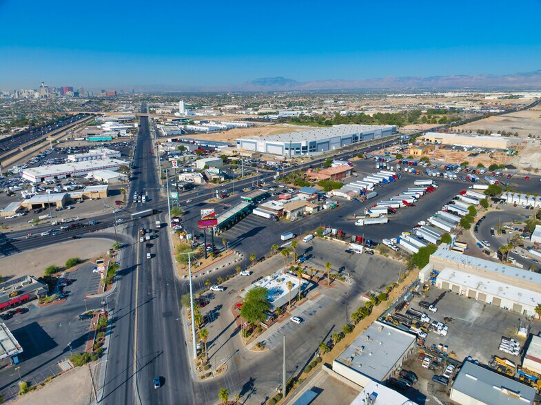 Morton's Travel Plaza portefeuille de 2 propriétés à vendre sur LoopNet.ca - Photo du bâtiment - Image 2 de 21