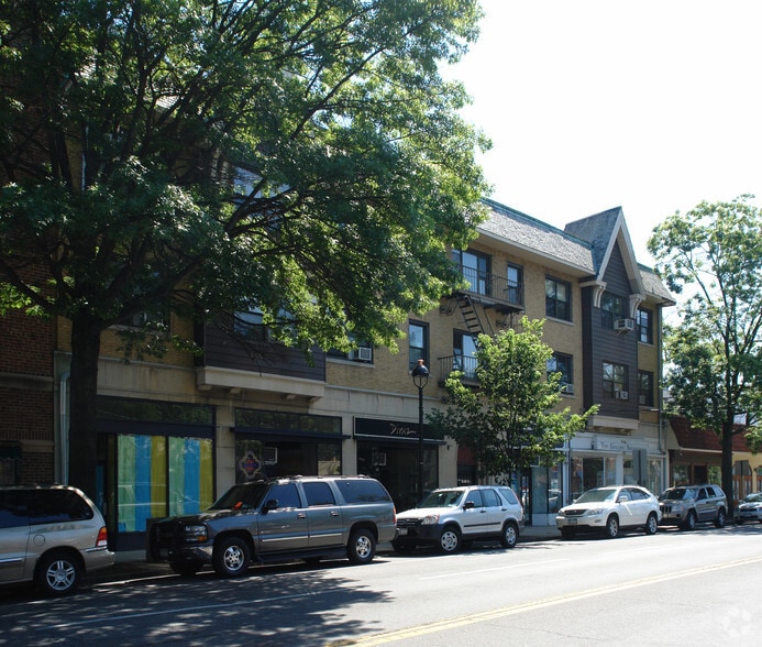 153 Larchmont Ave, Larchmont, NY à louer - Photo du bâtiment - Image 2 de 2
