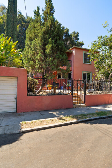 6214 Bertha St, Los Angeles, CA à vendre - Photo du bâtiment - Image 2 de 17