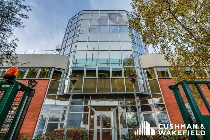 22 Quai Du President Carnot, Saint-Cloud for lease - Building Photo - Image 2 of 2