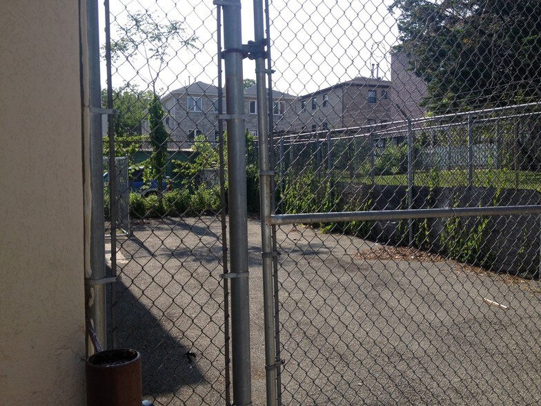 941 Burke Ave, Bronx, NY à louer - Photo du bâtiment - Image 2 de 12