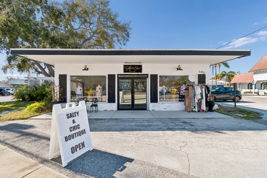 580 Indian Rocks Rd N, Belleair Bluffs, FL à vendre - Photo du bâtiment - Image 3 de 40
