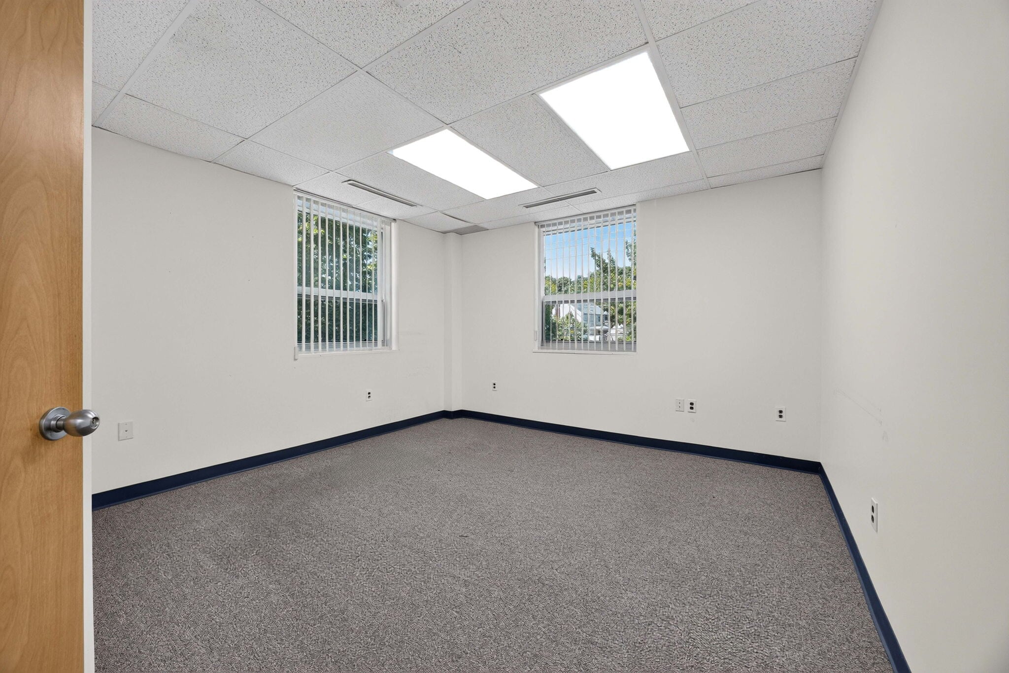 755 New York Ave, Huntington, NY for lease Interior Photo- Image 1 of 8