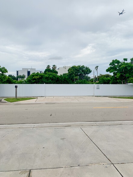 1401 NW 108th Ave, Sweetwater, FL for lease - Building Photo - Image 2 of 7