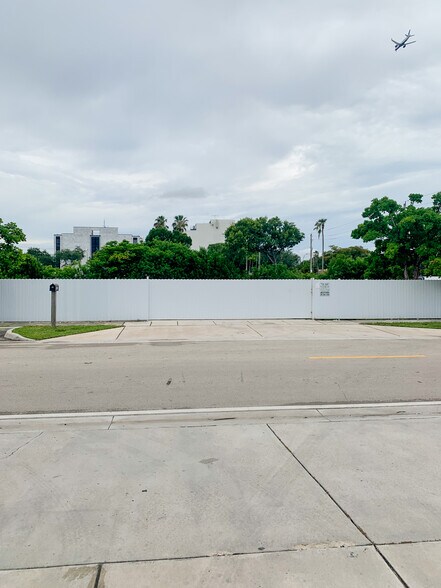 1401 NW 108th Ave, Sweetwater, FL à louer - Photo du bâtiment - Image 2 de 7