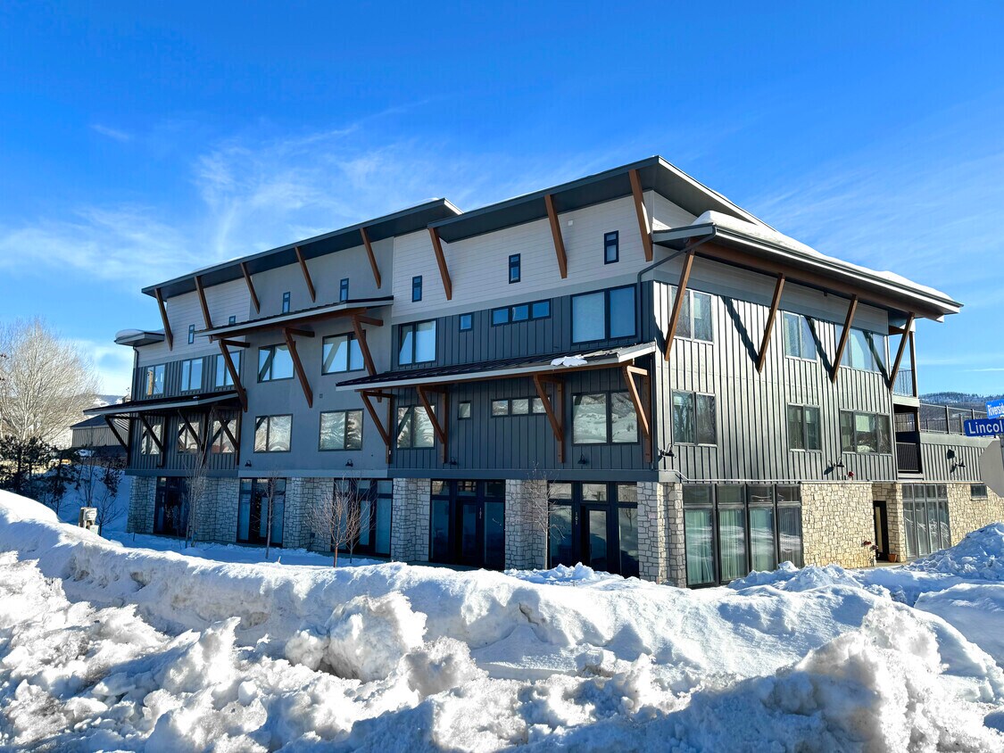 2507 Riverside Dr, Steamboat Springs, CO à louer Photo principale- Image 1 de 2