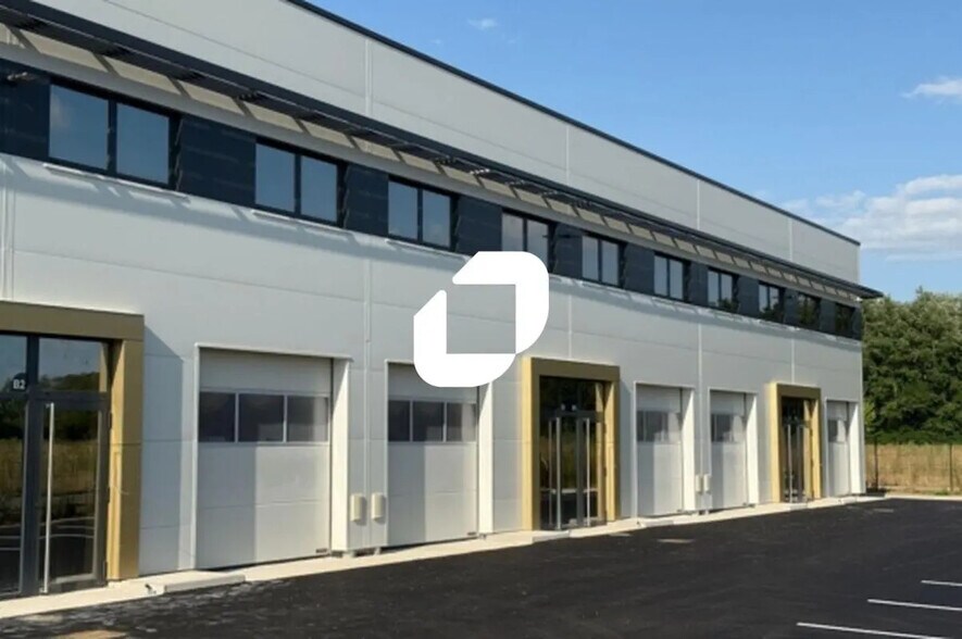 Flex dans Saint-Pierre-du-Perray à louer - Photo du bâtiment - Image 1 de 3