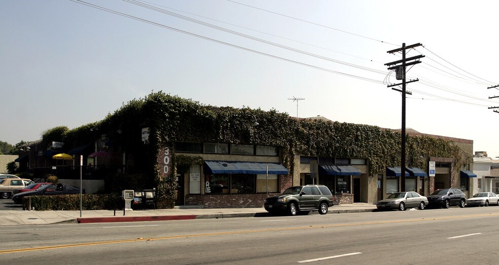 300 S Raymond Ave, Pasadena, CA à louer - Photo du bâtiment - Image 2 de 48