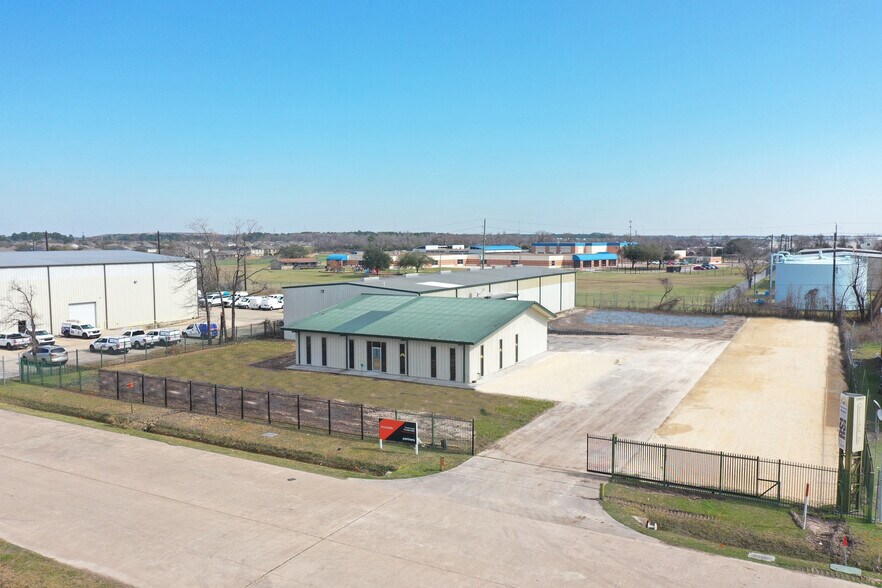 13610 Rankin Cir E, Houston, TX à louer - Photo du bâtiment - Image 2 de 8