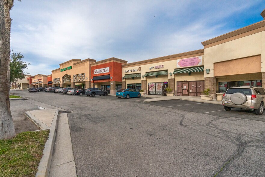 Castaic Village Center portefeuille de 2 propriétés à vendre sur LoopNet.ca - Photo du bâtiment - Image 3 de 4