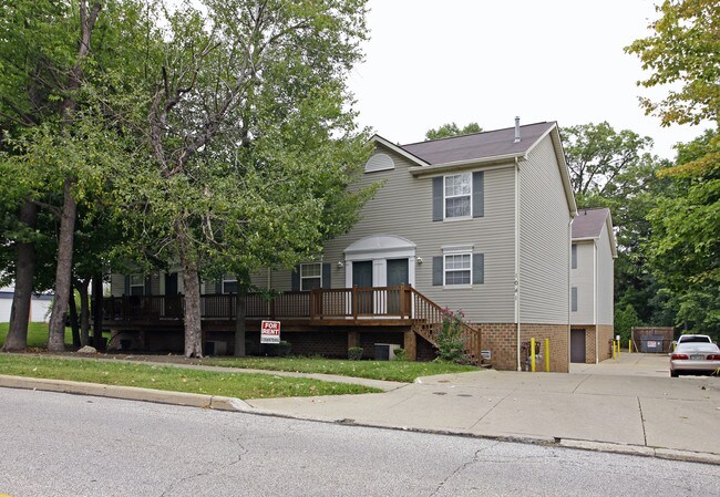 More details for 1041 Clyde Ave, Cuyahoga Falls, OH - Multifamily for Sale