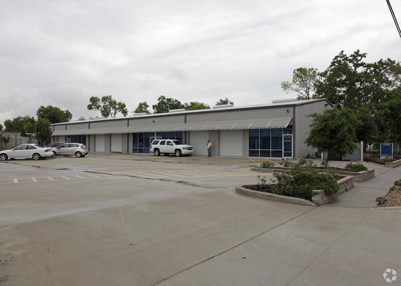 8416 S Breeze Dr, Houston, TX for lease - Building Photo - Image 2 of 5