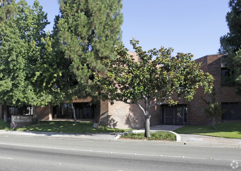 451 W Lincoln Ave, Anaheim, CA à louer - Photo du bâtiment - Image 2 de 4