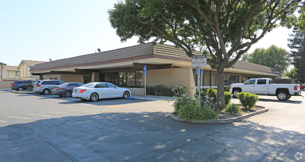 3340 Tully Rd, Modesto, CA for lease - Building Photo - Image 1 of 2