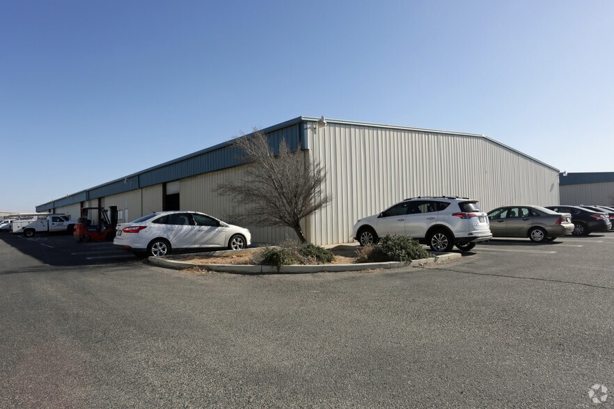 17205 Eucalyptus St, Hesperia, CA à louer - Photo du bâtiment - Image 2 de 5