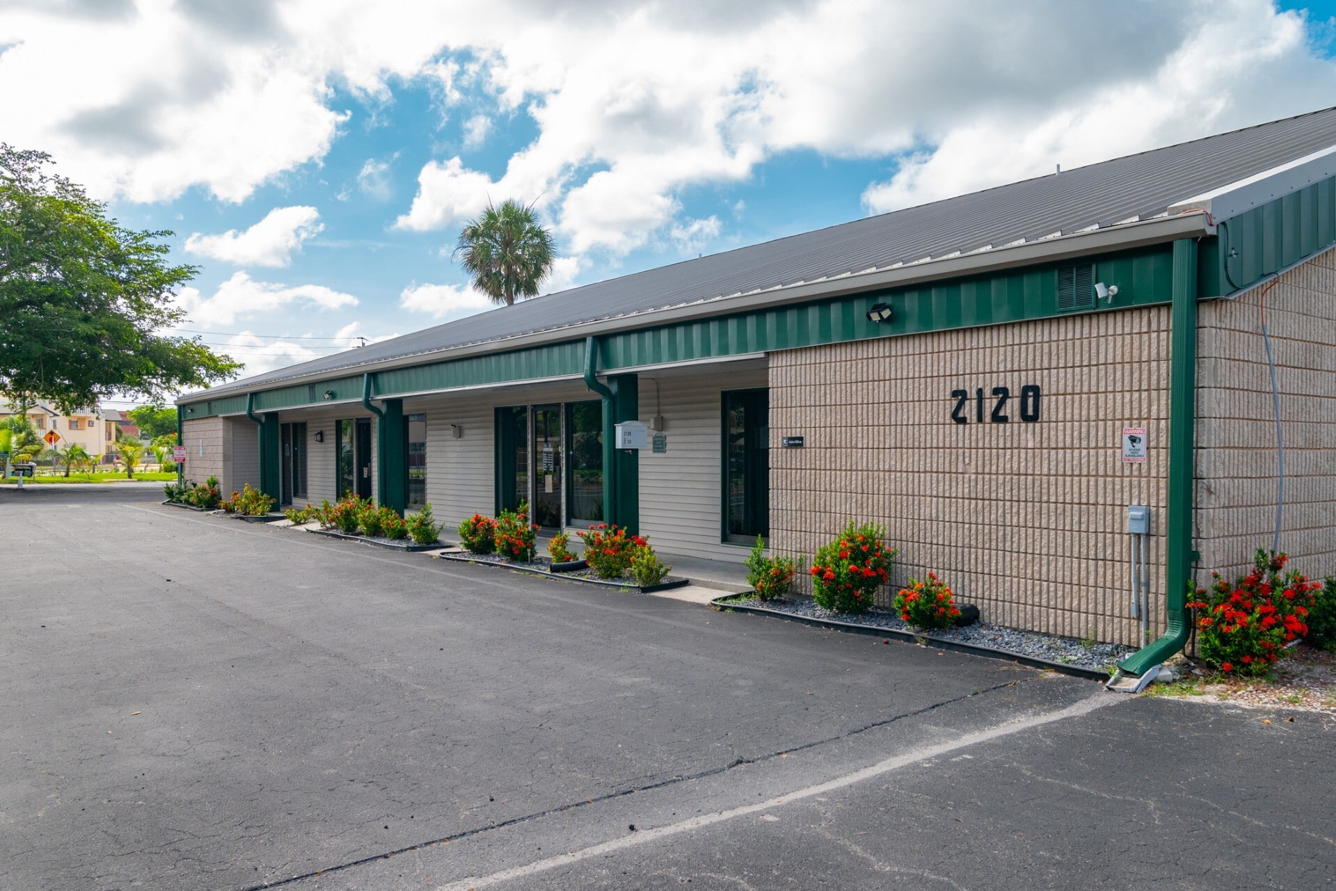 2120 Collier Ave, Fort Myers, FL for sale Primary Photo- Image 1 of 15