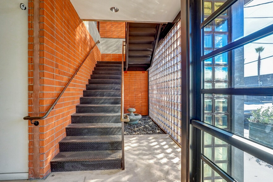 2330 Pontius Ave, Los Angeles, CA for lease - Building Photo - Image 3 of 19