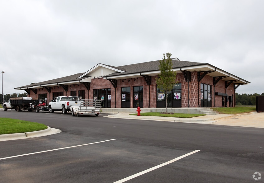 120 Flowers Commerce Dr, Clayton, NC à louer - Photo du bâtiment - Image 2 de 8