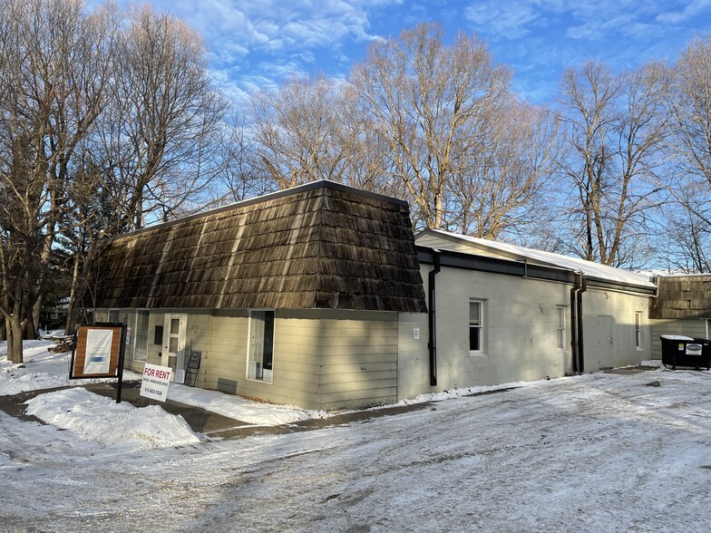 21195 Minnetonka Blvd, Shorewood, MN for lease - Building Photo - Image 3 of 6