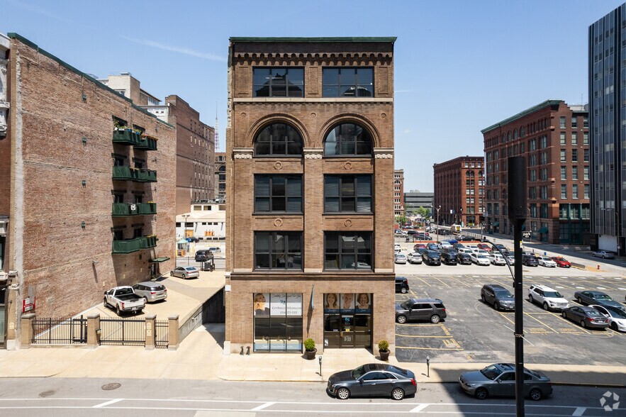 1113-1115 Locust St, Saint Louis, MO à louer - Photo du bâtiment - Image 2 de 6