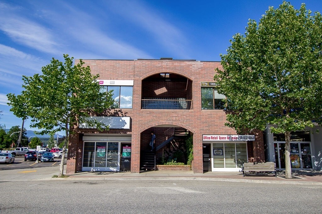 360-364 Ross St, Salmon Arm, BC à vendre Photo du bâtiment- Image 1 de 1