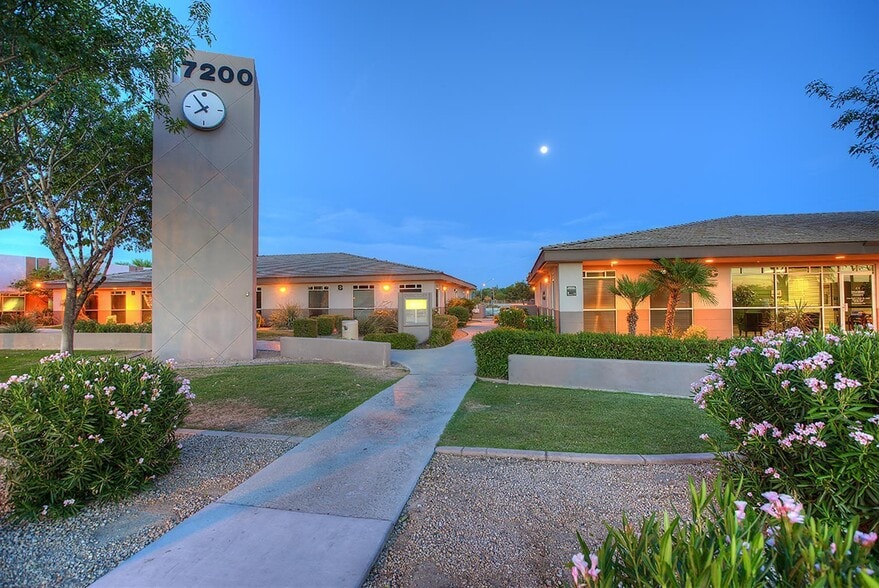 7200 W Bell Rd, Glendale, AZ à louer - Photo du bâtiment - Image 3 de 6