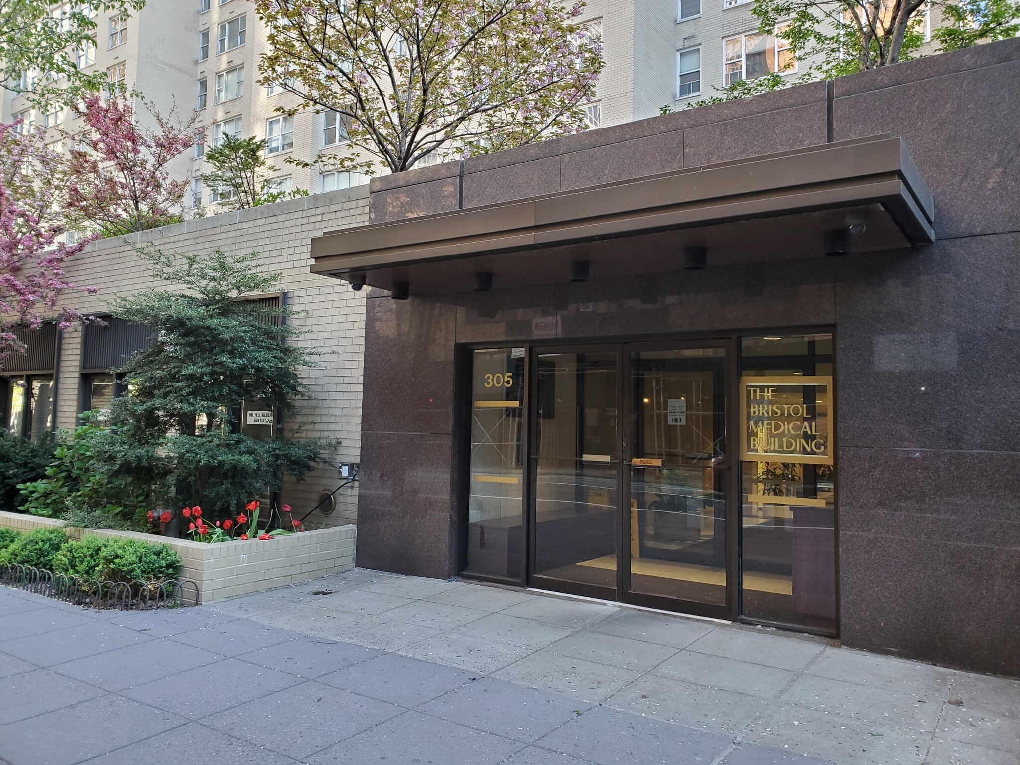 305 E 55th St, New York, NY for lease Building Photo- Image 1 of 4