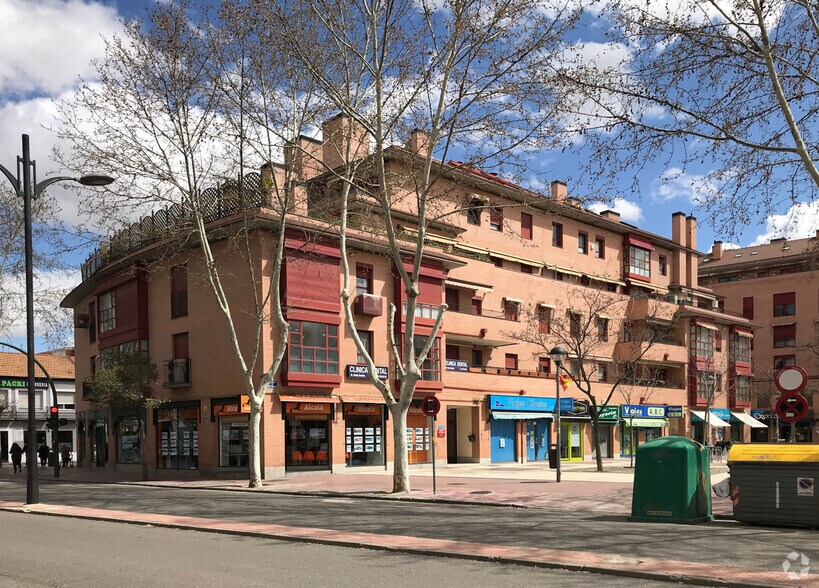 Avenida Guadalajara, 16, Alcalá de Henares, Madrid à louer - Photo du bâtiment - Image 2 de 2