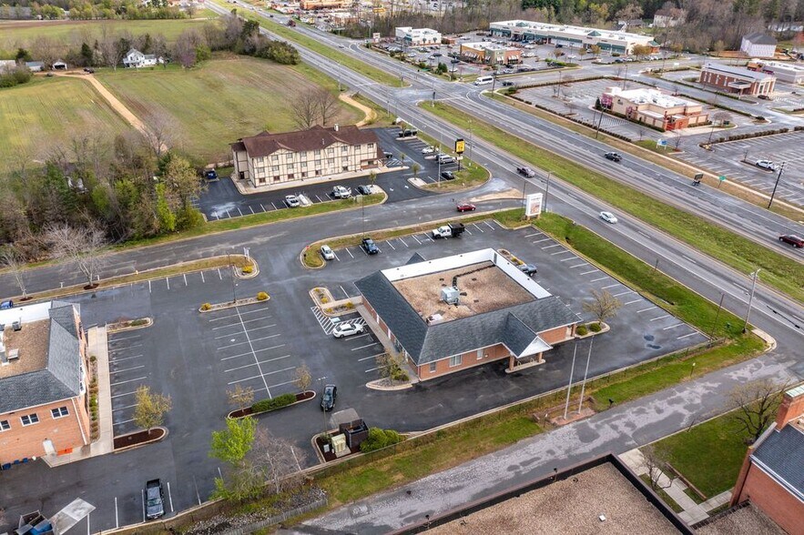 9405 Chesapeake St, La Plata, MD à louer - Photo du bâtiment - Image 3 de 8