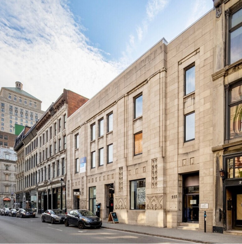 255 Rue Notre-Dame O, Montréal, QC à louer Photo principale- Image 1 de 6