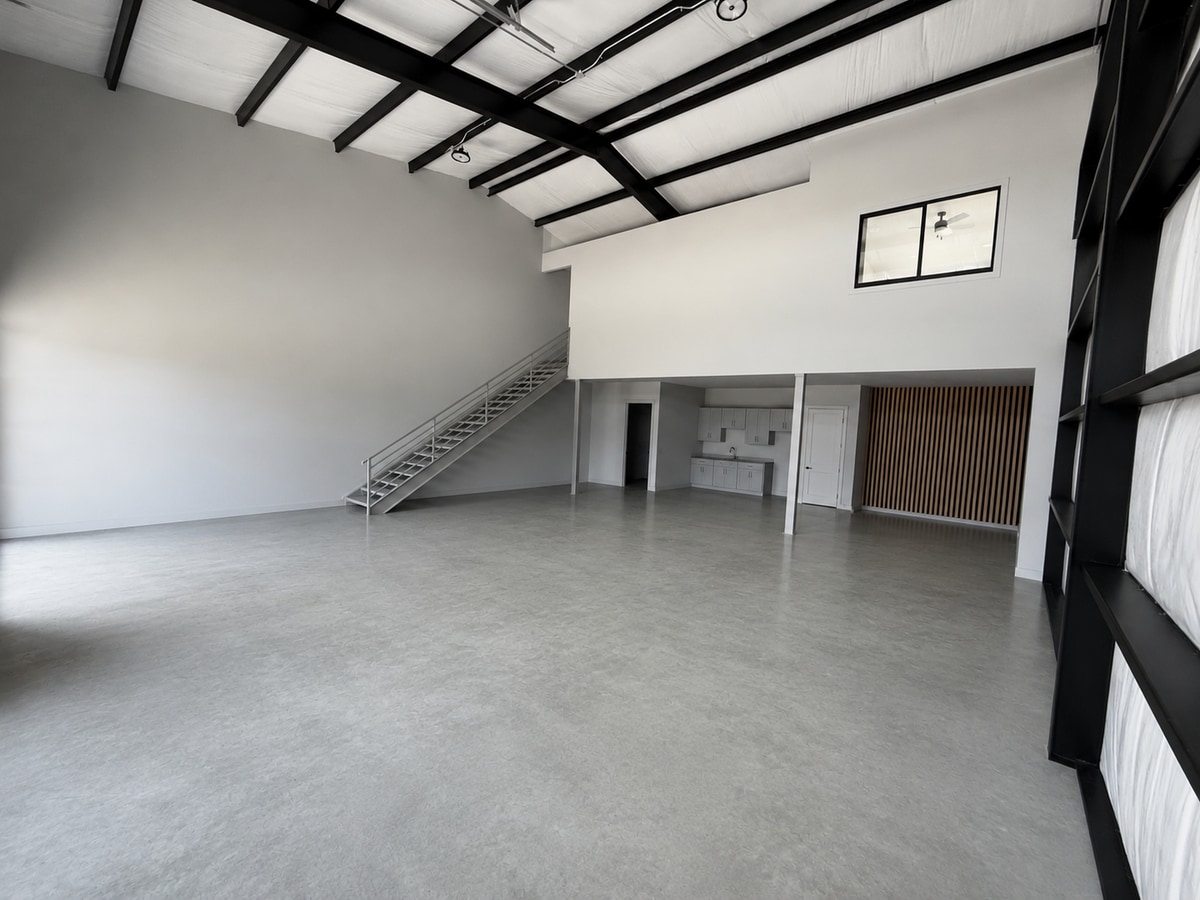 451 Farrell Rd, Dripping Springs, TX 78620 - Unité 202A -  - Photo intérieure - Image 2 of 3