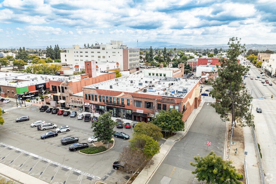 135-185 E 2nd St, Pomona, CA à louer - Photo du bâtiment - Image 3 de 16